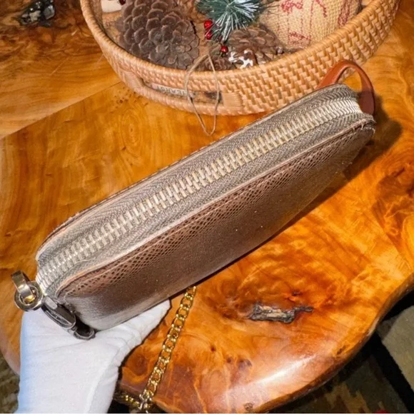 Louis Vuitton Atoll Organizer Wallet From the
2005 Collection
Taiga Leather - Picture 9 of 15